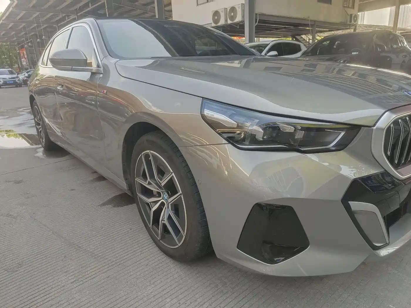 BMW i5 2024 eDrive 35L Premium Model M Sport Package фото 2