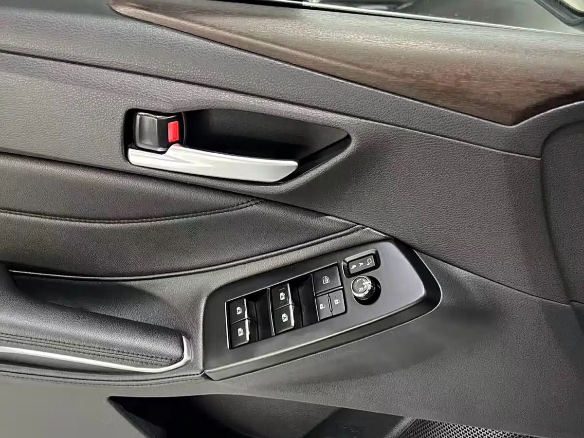 Toyota Avalon 2022 2.0L Luxury Edition фото 12