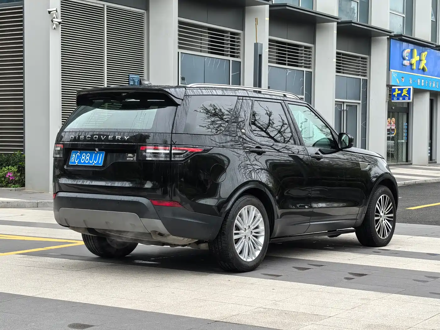 Land Rover Discovery 2017 3.0 SC V6 Launch Limited Edition фото 4