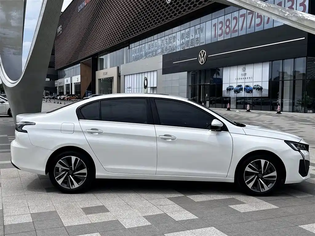 Peugeot 408 2023 2022 1.6T Light Chaser Edition