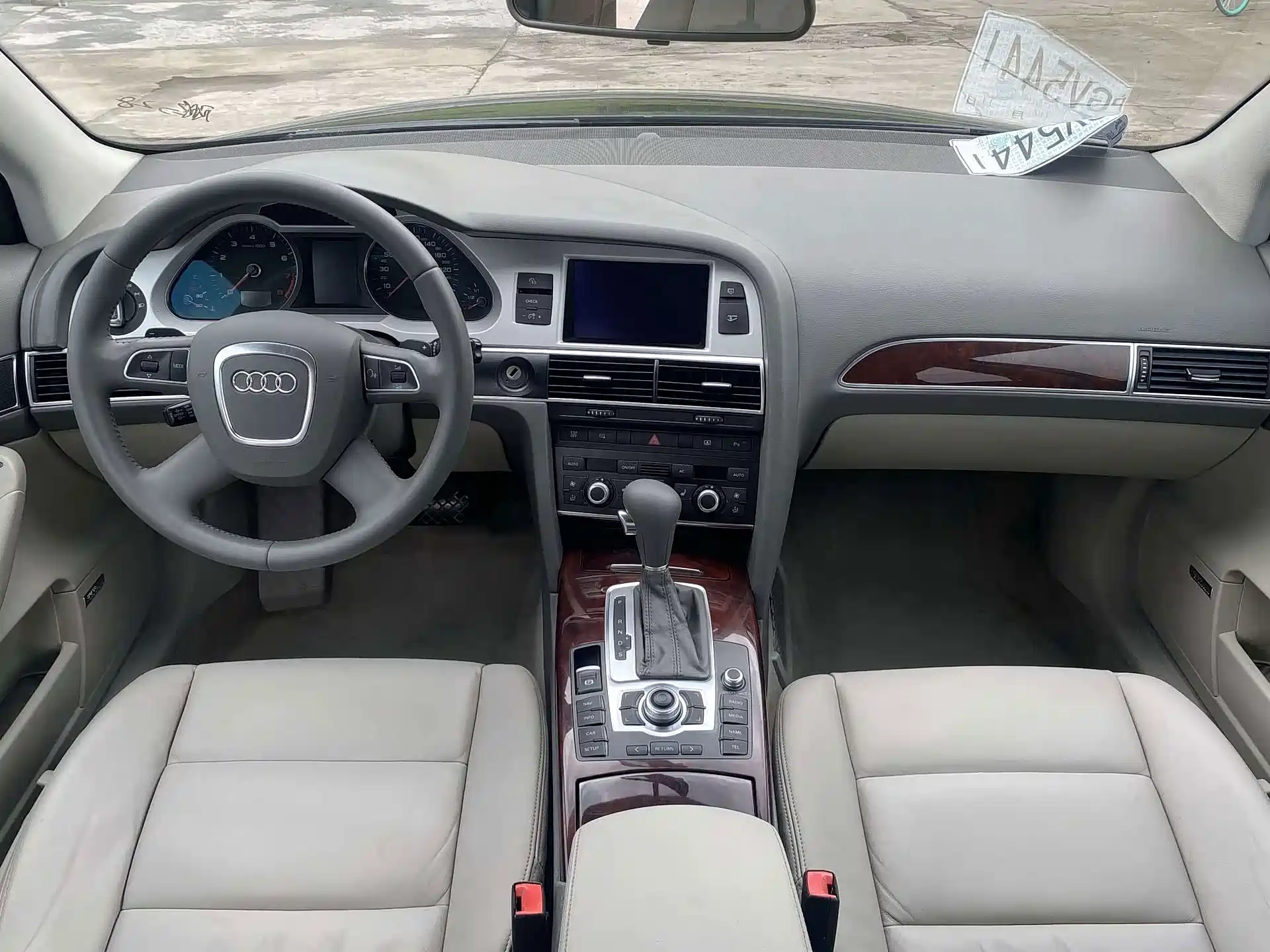Фото 9 - Audi A6L