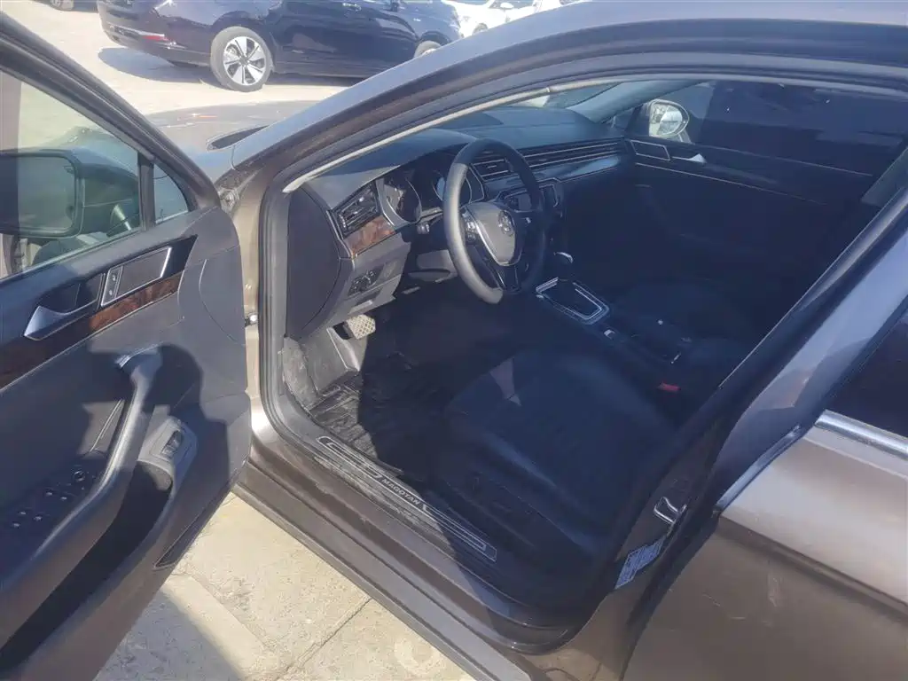 Volkswagen Magotan 2017 330TSI DSG Luxury фото 16
