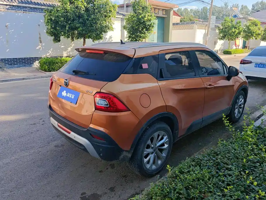 Фото 3 - Zhonghua V3
