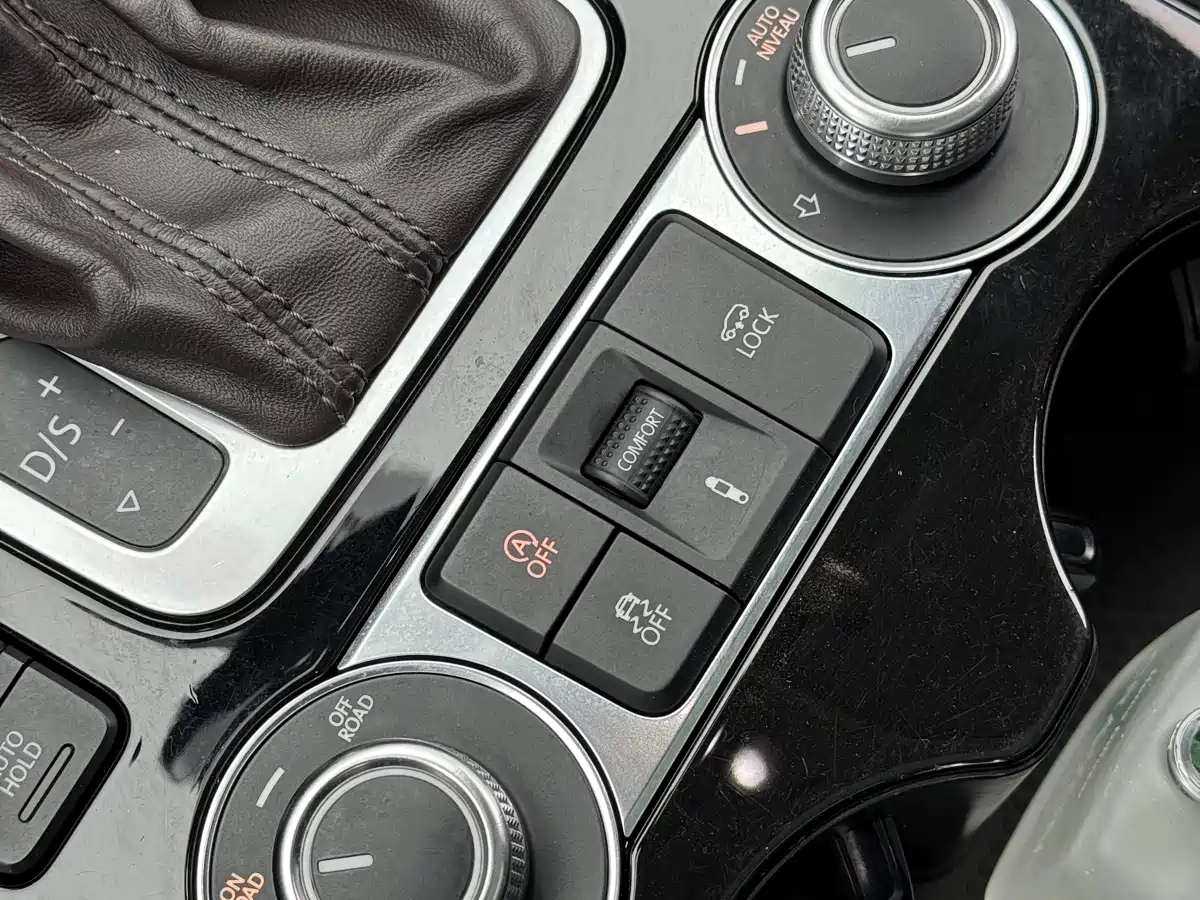 Volkswagen Touareg 2017 3.0TSI Explorer Edition фото 12