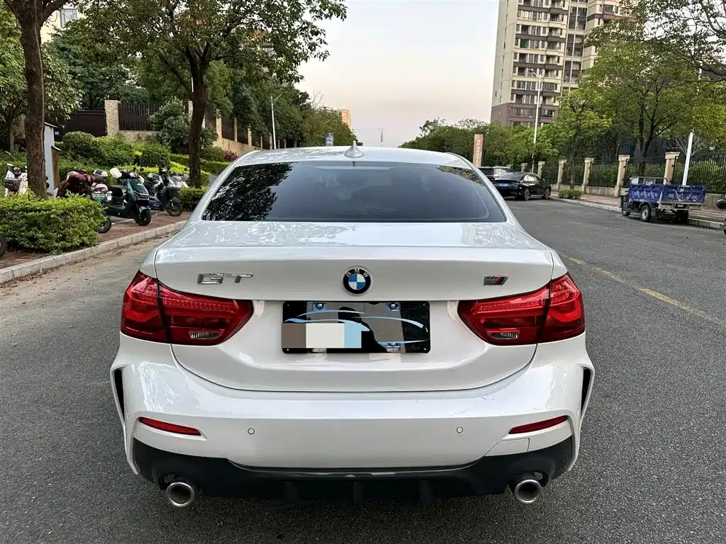 BMW 1 Series 2022 120i M Sport фото 5