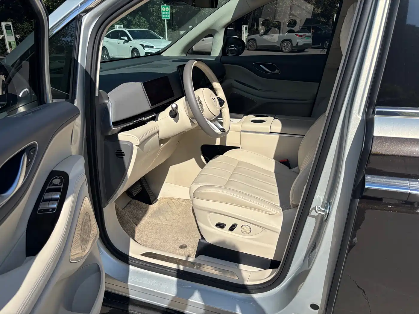 Voyah Dreamer 2025 2025 PHEV AWD Flagship Qian Kun Edition