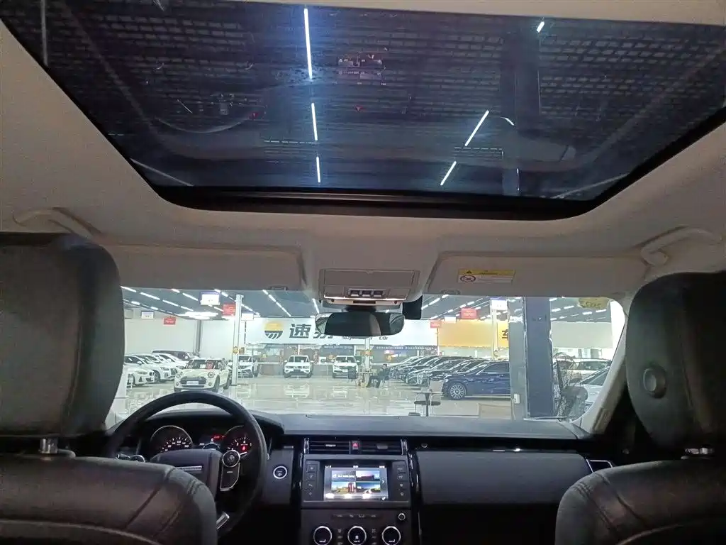 Land Rover Discovery 2017 3.0 SC V6 SE фото 14