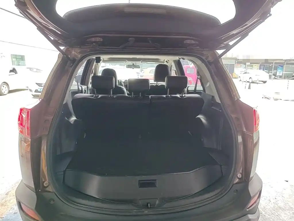 Toyota RAV4 Rongfang 2015 2.0L CVT 2WD Trend Edition фото 19
