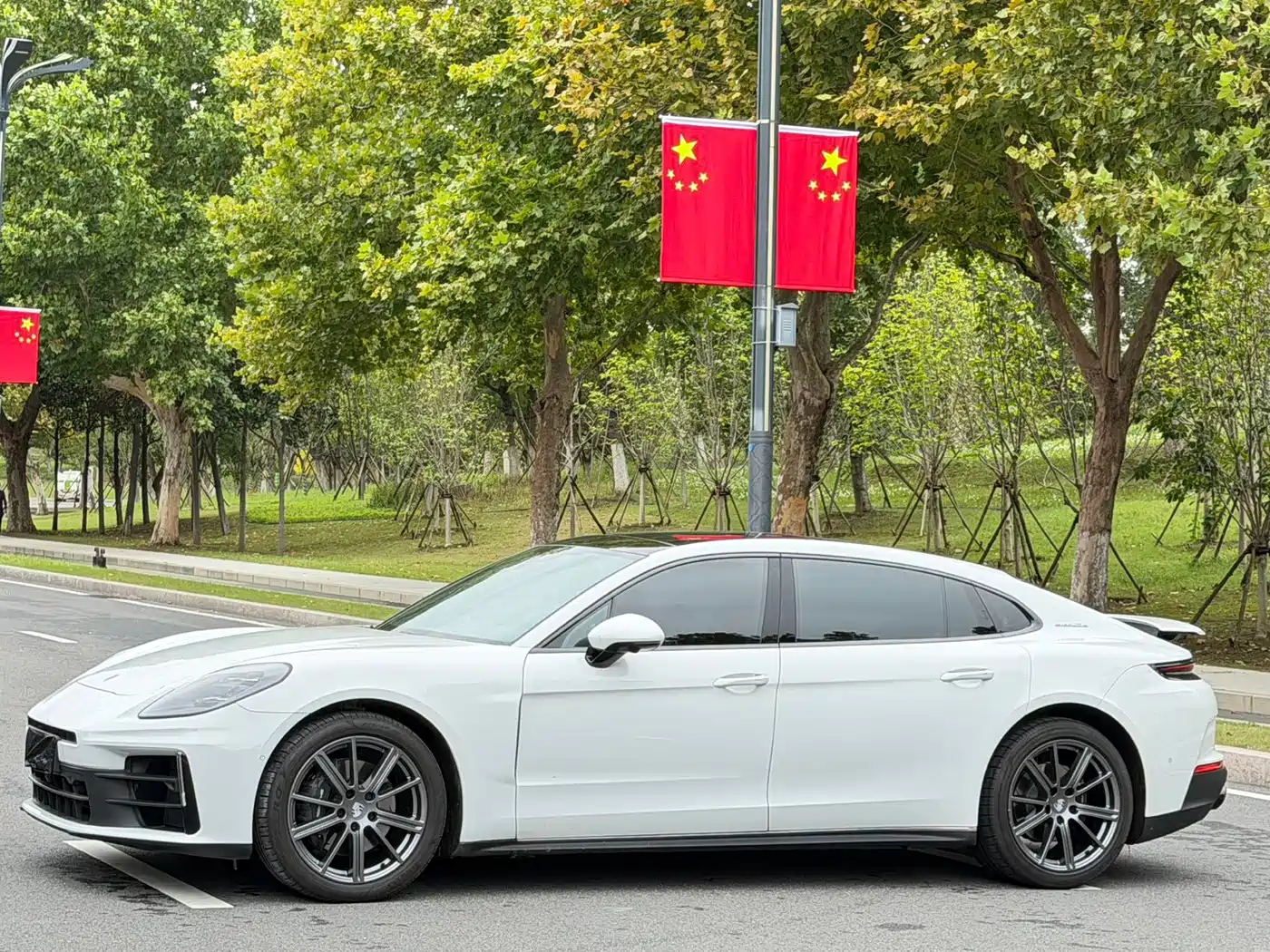 Photo 1 - Porsche Panamera