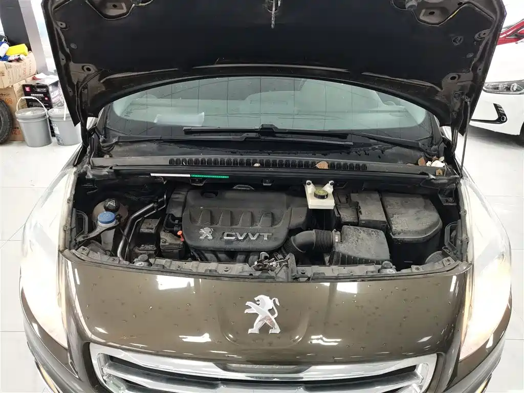 Peugeot 3008 2013 2.0L Automatic Classic Edition фото 16