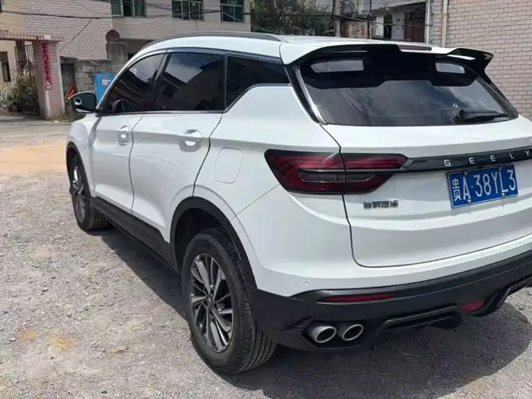 Фото 15 - Geely Coolray
