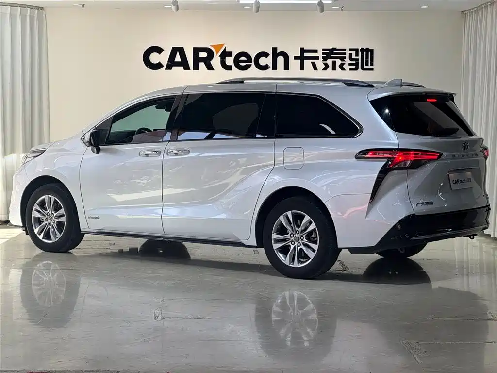 Toyota Sienna 2021 2.5L Hybrid Ultimate Edition фото 6