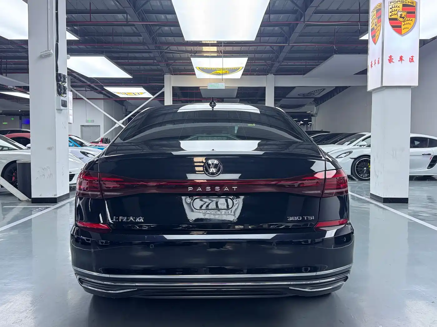 Volkswagen Passat 2023 380TSI Luxury Edition фото 23