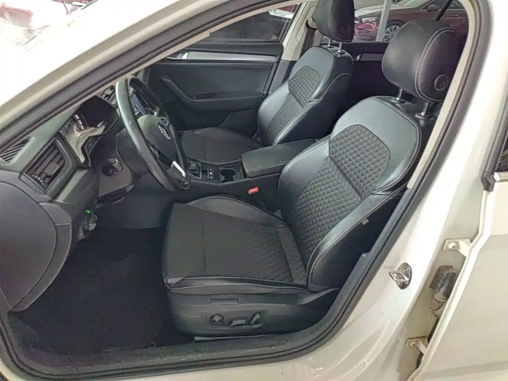Škoda Superb 2016 TSI280 DSG Pioneer Edition фото 14