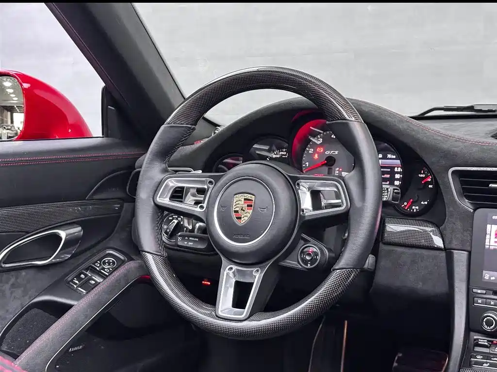 Porsche 911 2017 Carrera 4 Cabriolet GTS 3.0T фото 10