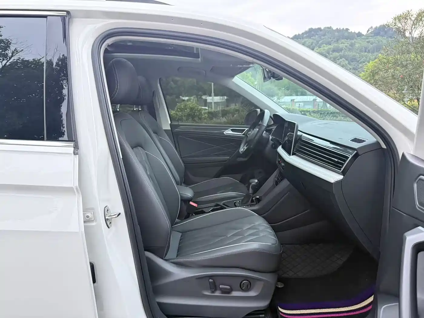 Volkswagen Tiguan L 2022 330TSI Auto 2WD R-Line Premium Edition фото 6