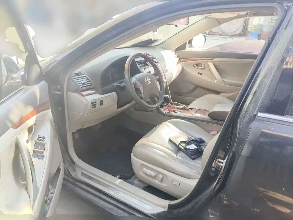 Фото 8 - Toyota Camry