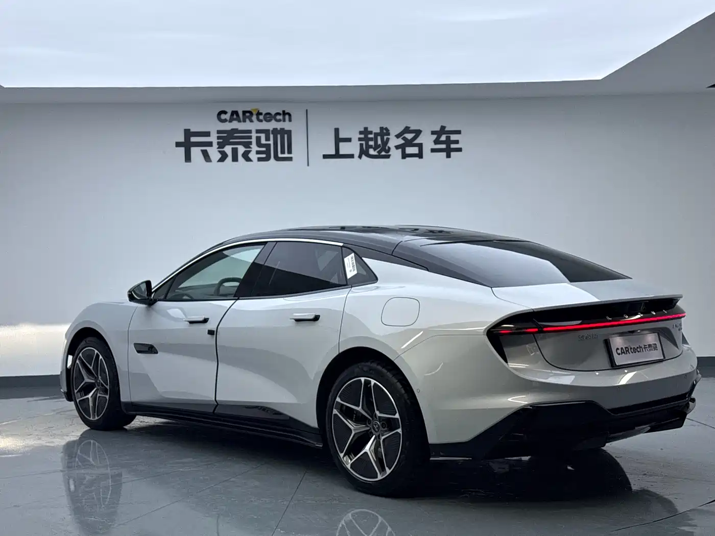 Lotus Cars EMEYA Blossom 2025 600 Wagon фото 7