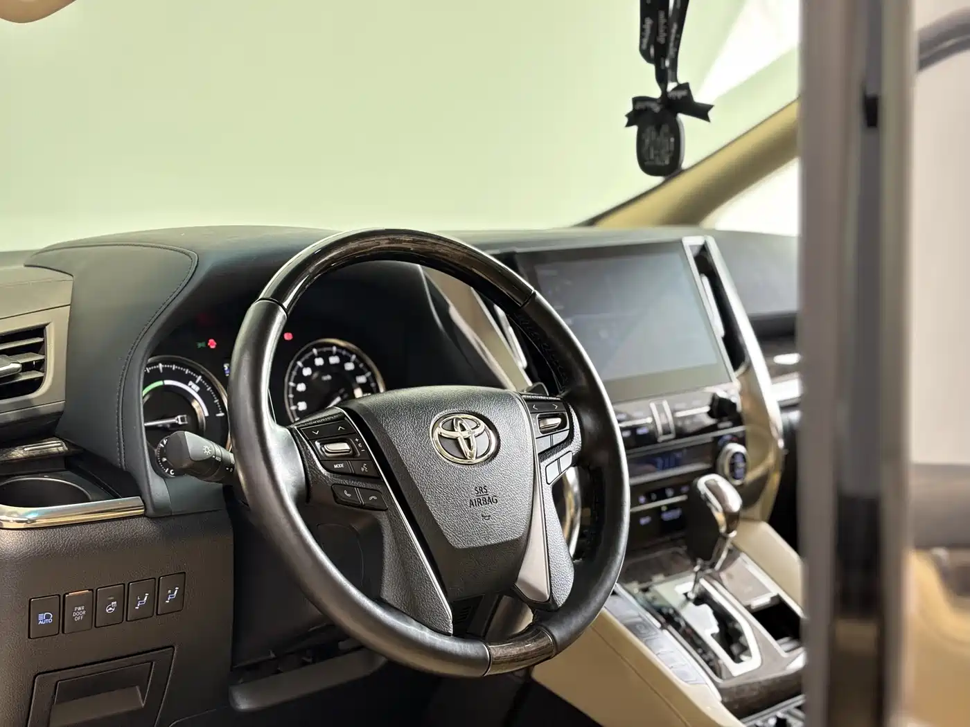 Toyota Vellfire 2021 Crown Hybrid 2.5L HV Premium Edition фото 13