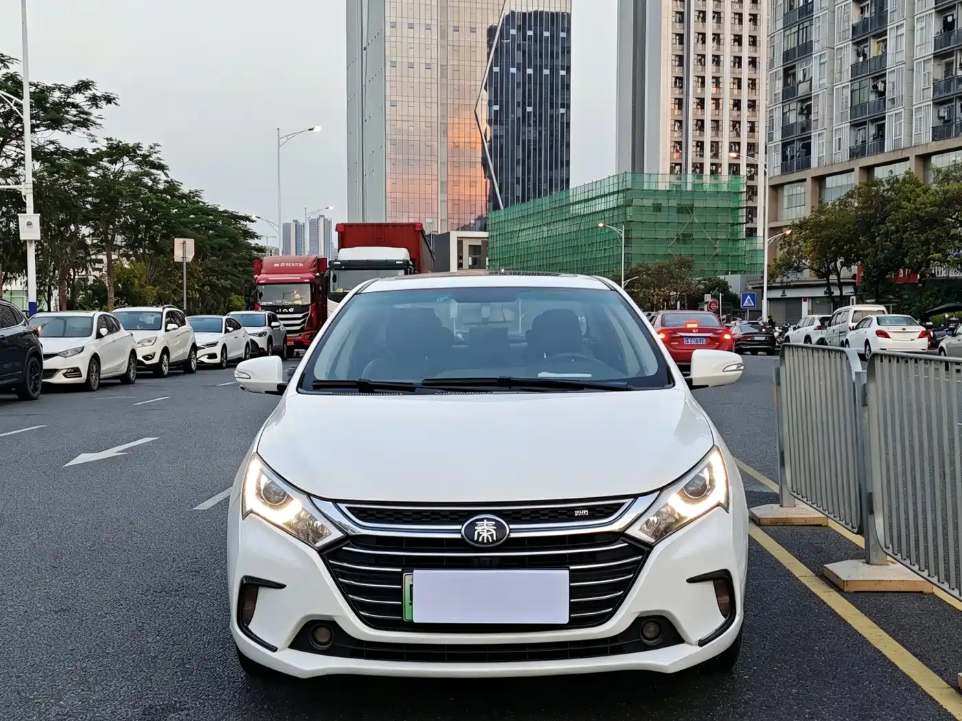 BYD Qin New Energy 2017 1.5T Premium Model фото 2