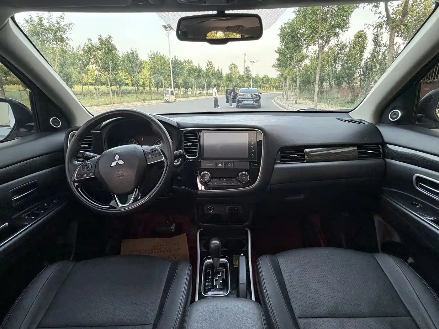 MITSUBISHI OUTLANDER