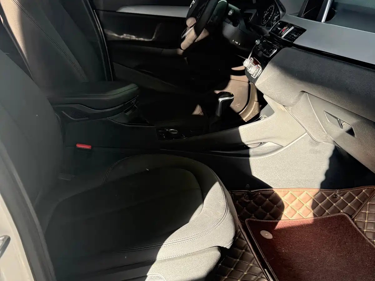 BMW X1 2016 sDrive18Li Luxury Model фото 16