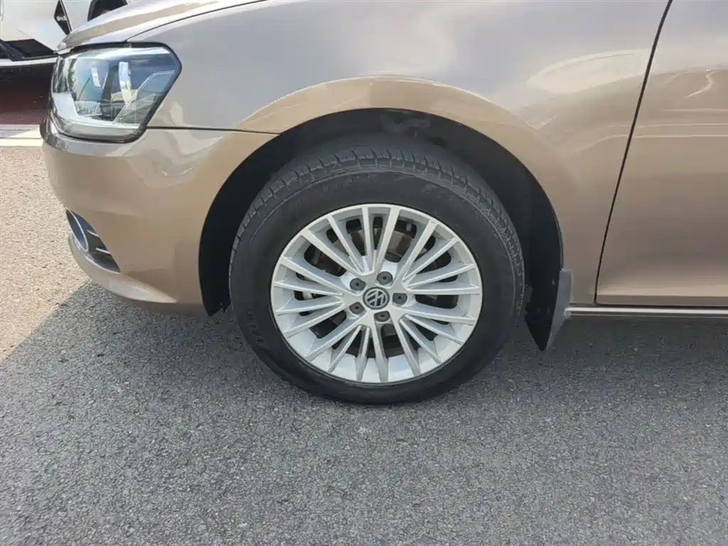 Volkswagen Bora 2014 1.6L Automatic Luxury Edition фото 23