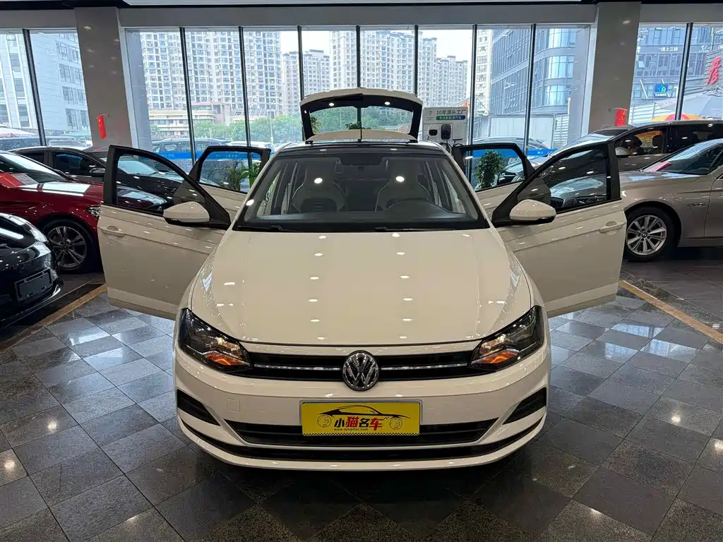 VOLKSWAGEN POLO