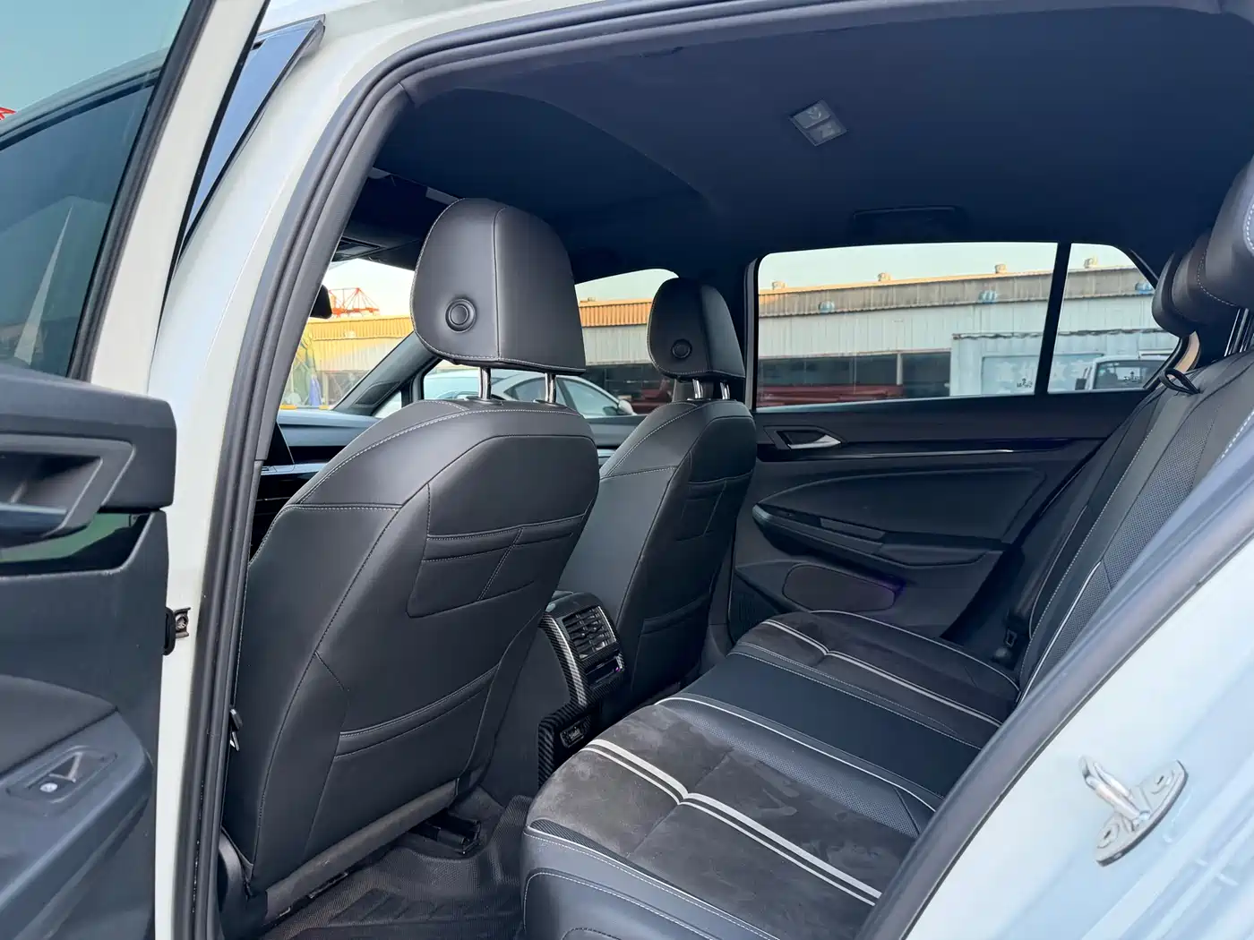 Volkswagen Golf 2021 280TSI DSG R-Line фото 6