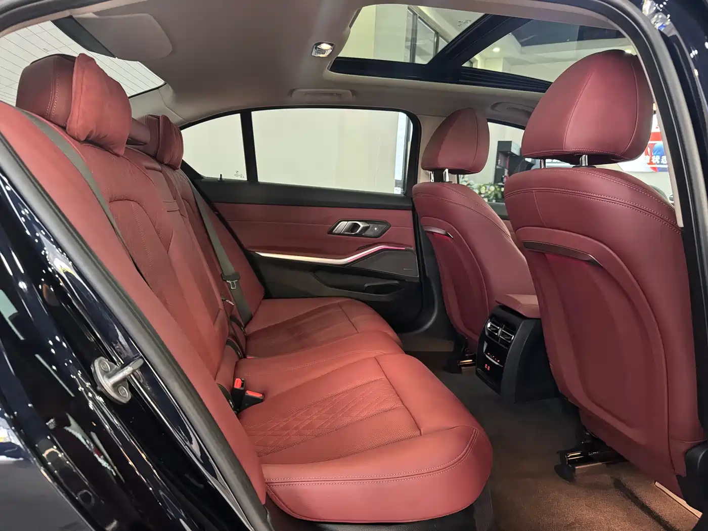 BMW 3 Series 2024 325Li M Sport Shadowline Package фото 9