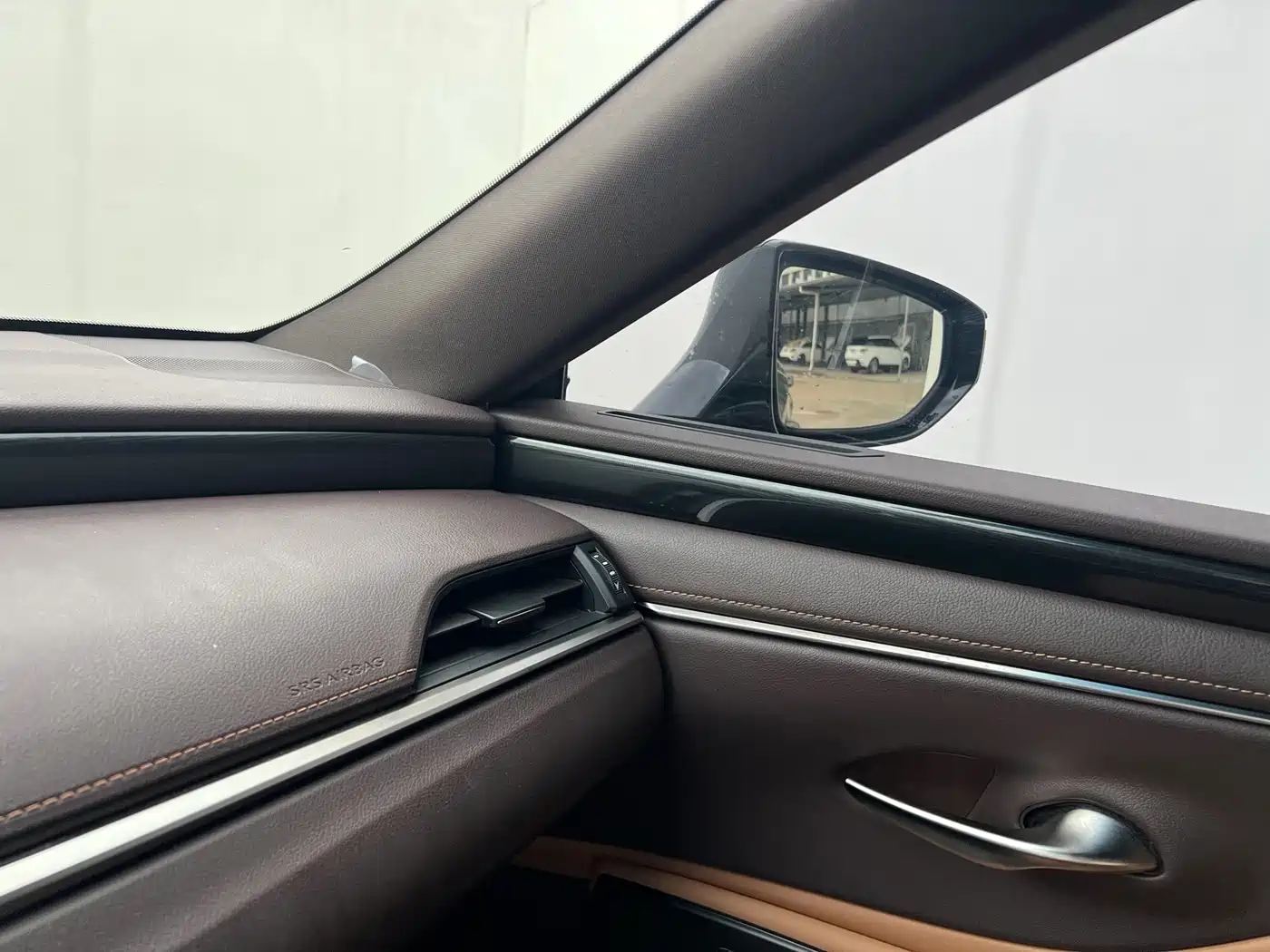Фото 8 - Lexus ES