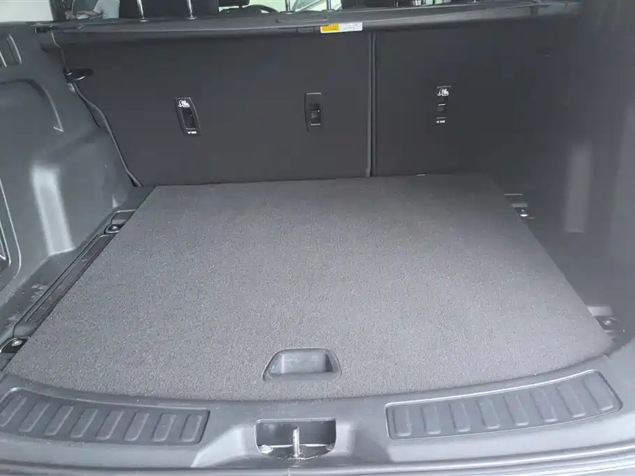 Land Rover Discovery Sport 2018 240PS SE Edition фото 3
