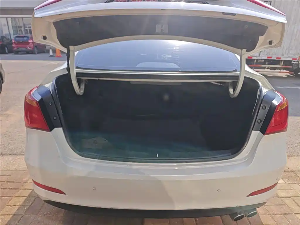 Hyundai Mistra 2014 1.8L Auto Premium DLX фото 18