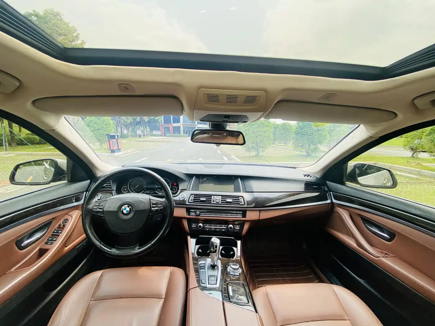 BMW 5 Series 2014 525Li Leading фото 17