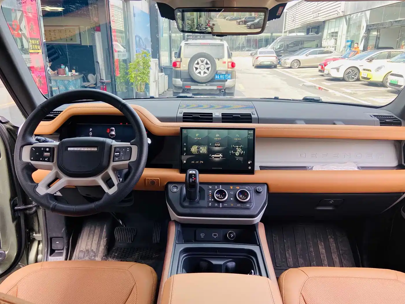 Land Rover Defender 2024 110 3.0T P400 Dark Special Edition фото 13
