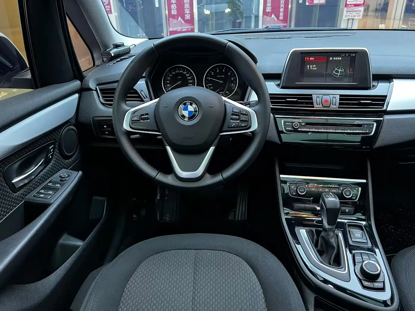 BMW 2 Series Touring 2016 218i Leading фото 7