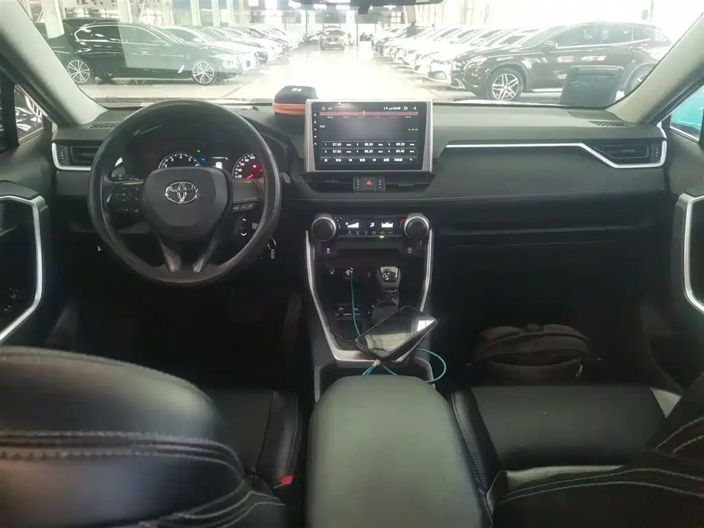 Toyota Wildlander 2023 2.0L CVT FWD LE фото 10