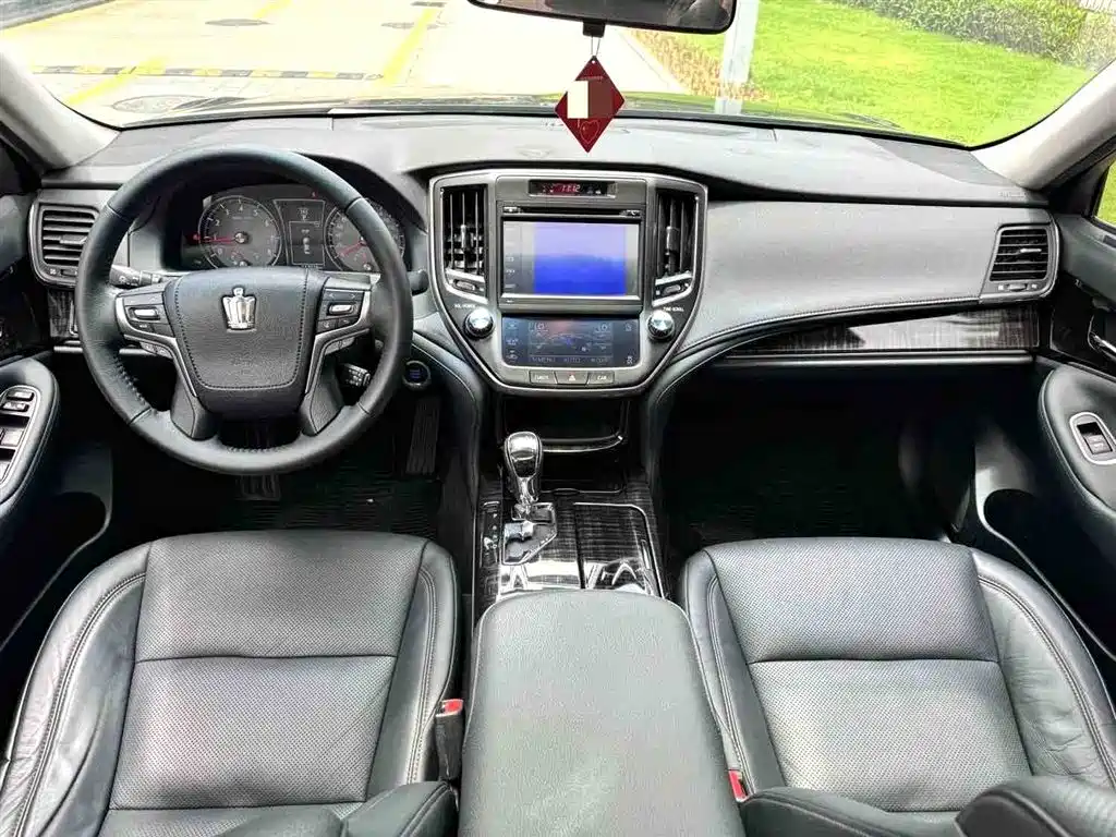Toyota Crown 2015 2.0T Fashion фото 8
