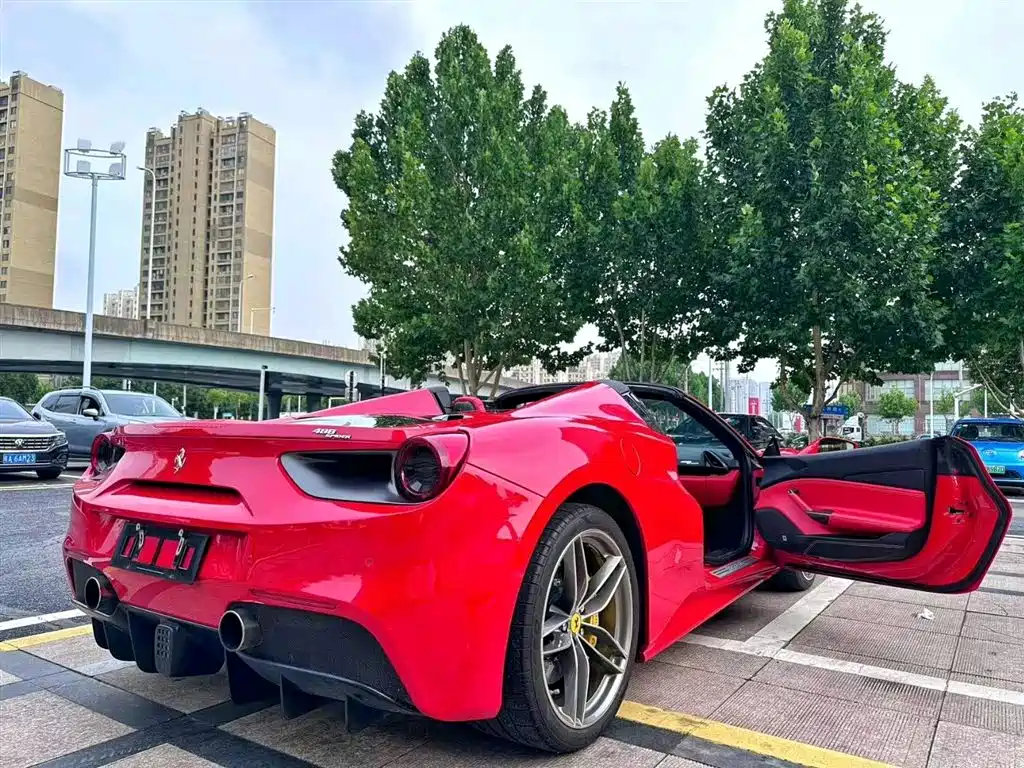 Ferrari 488 2018 2015 488 Spider