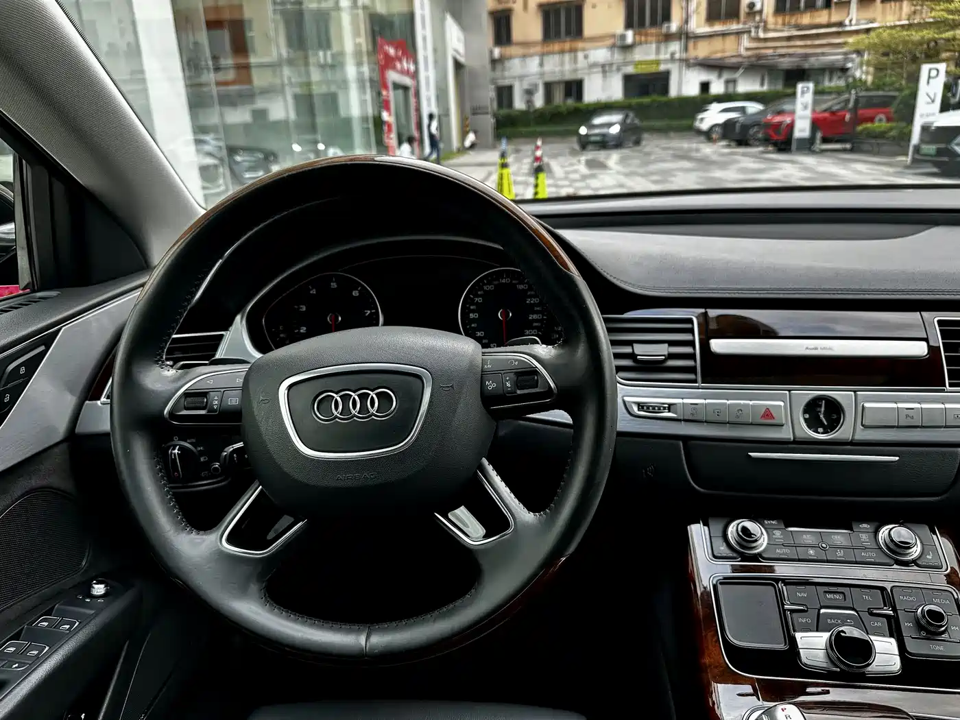 Audi A8 2016 A8L 30 FSI Comfort фото 13
