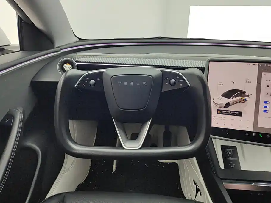 Фото 15 - Tesla Model 3