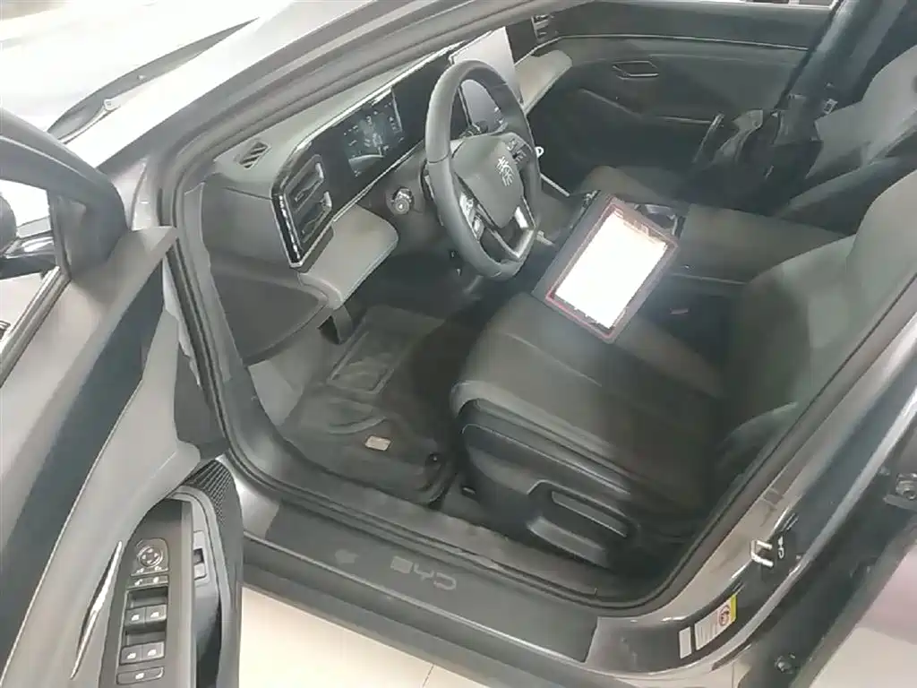 BYD Qin L 2025 DM-i Smart Drive Edition 80KM Leading фото 16