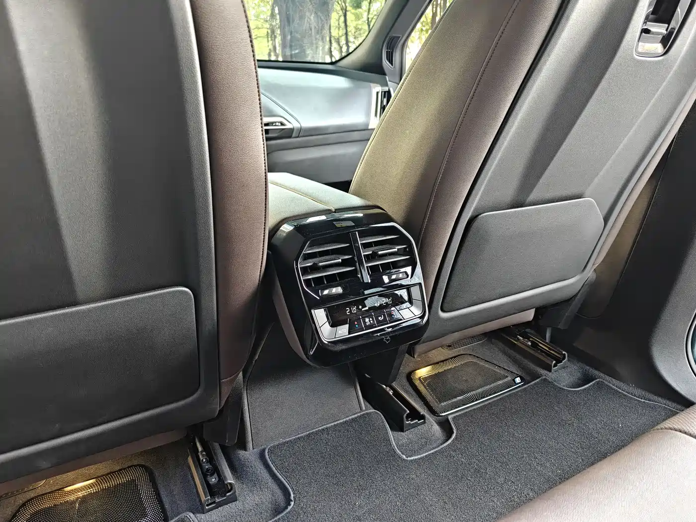 BMW iX 2022 xDrive40 фото 17