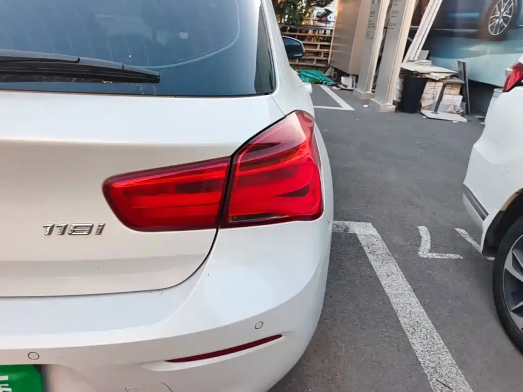 BMW 1 Series (Import) 2019 2018 118i Sport Design Package