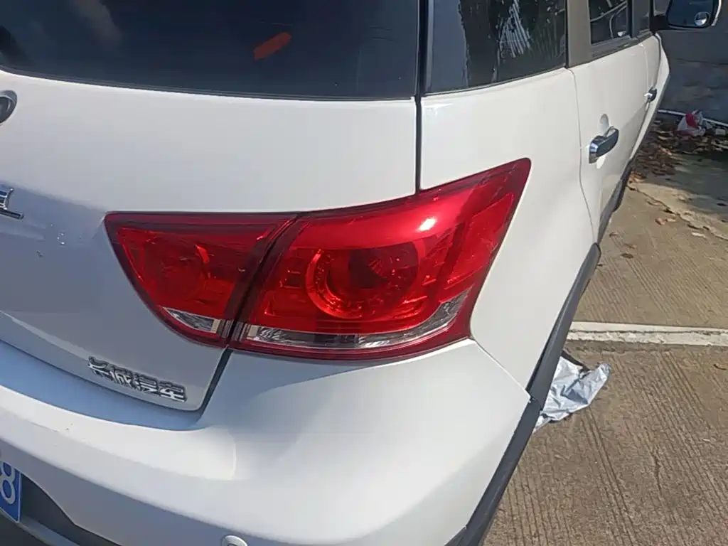 Фото 8 - Haval H1