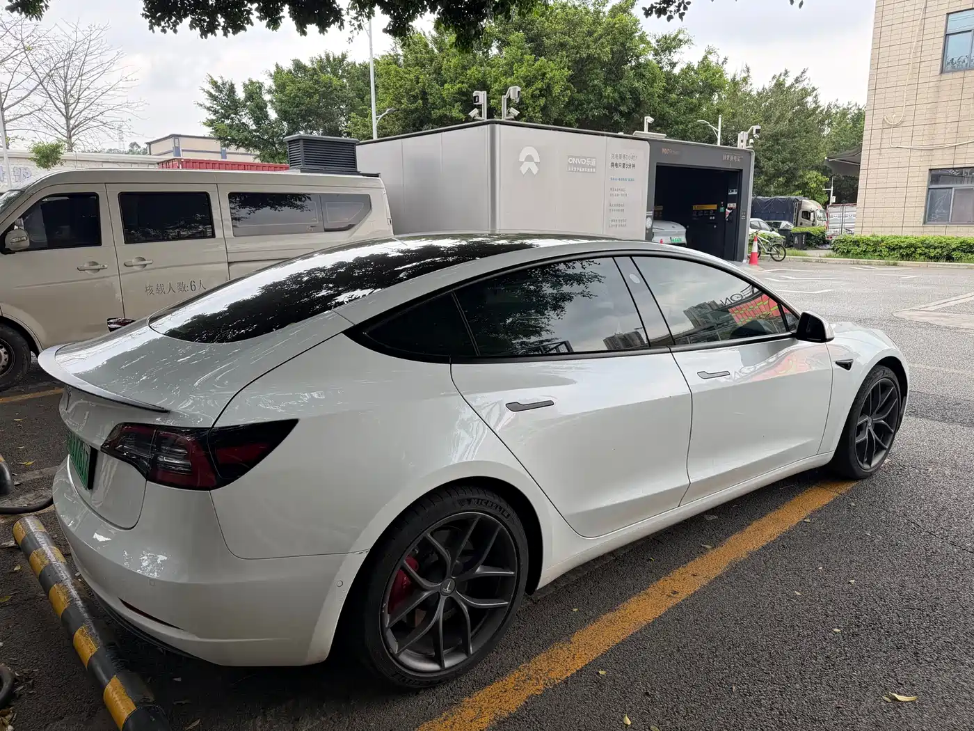 TESLA MODEL 3