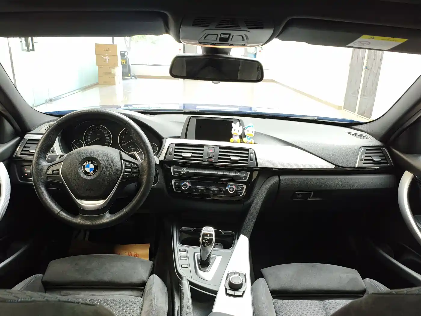 BMW 3 Series 2017 320i M Sport фото 12