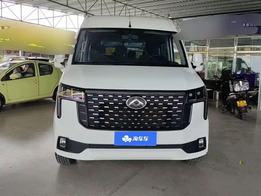 SAIC Maxus Xintu V80 2025 PRO Aoyun 2.0T AMT Short Wheelbase Medium Roof 5/6-Seater фото 2
