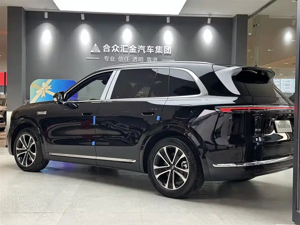 AITO Wenjie AITO M7 2026 Extended Range Max AWD 5-seater фото 6