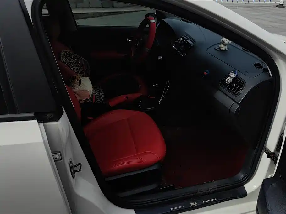 Volkswagen Polo 2016 1.4L Automatic Trend фото 8